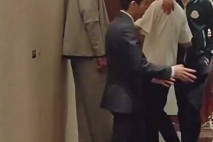 无敌火箭登！网友恶搞：19年的NBA球员是怎么防守哈登的？